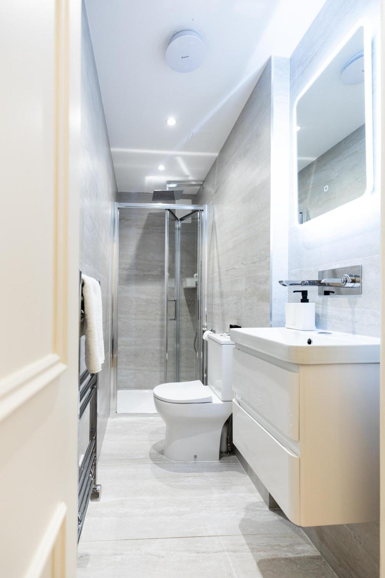 Mayfair Residences 2*